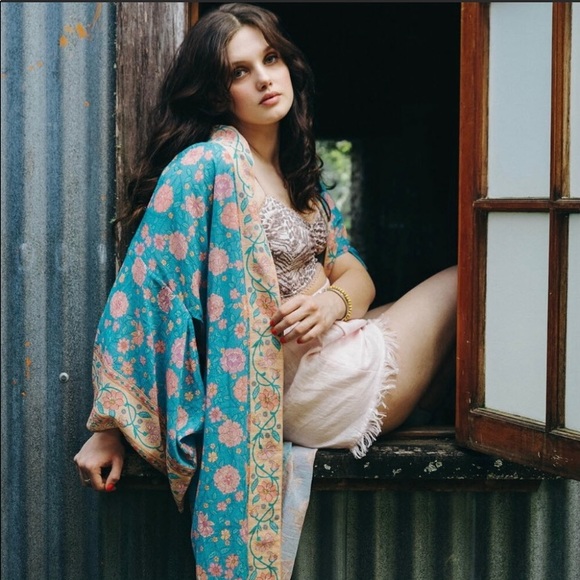 BNWT Spell Love Story Midi Robe S/M - Picture 4 of 17